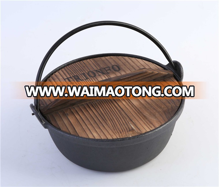 Trionfo cast iron round Thermal Cooker with a wooden lid