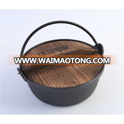 Trionfo cast iron round Thermal Cooker with a wooden lid